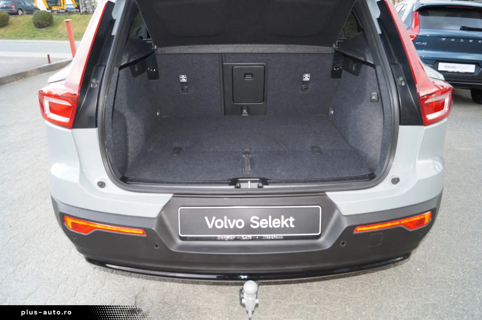 VOLVO XC40 B3 Benzin 2WD Plus Dark DKG Leder AHK Pixel