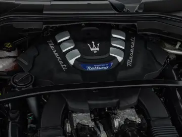 Maserati Grecale Trofeo VERDE ROYALE