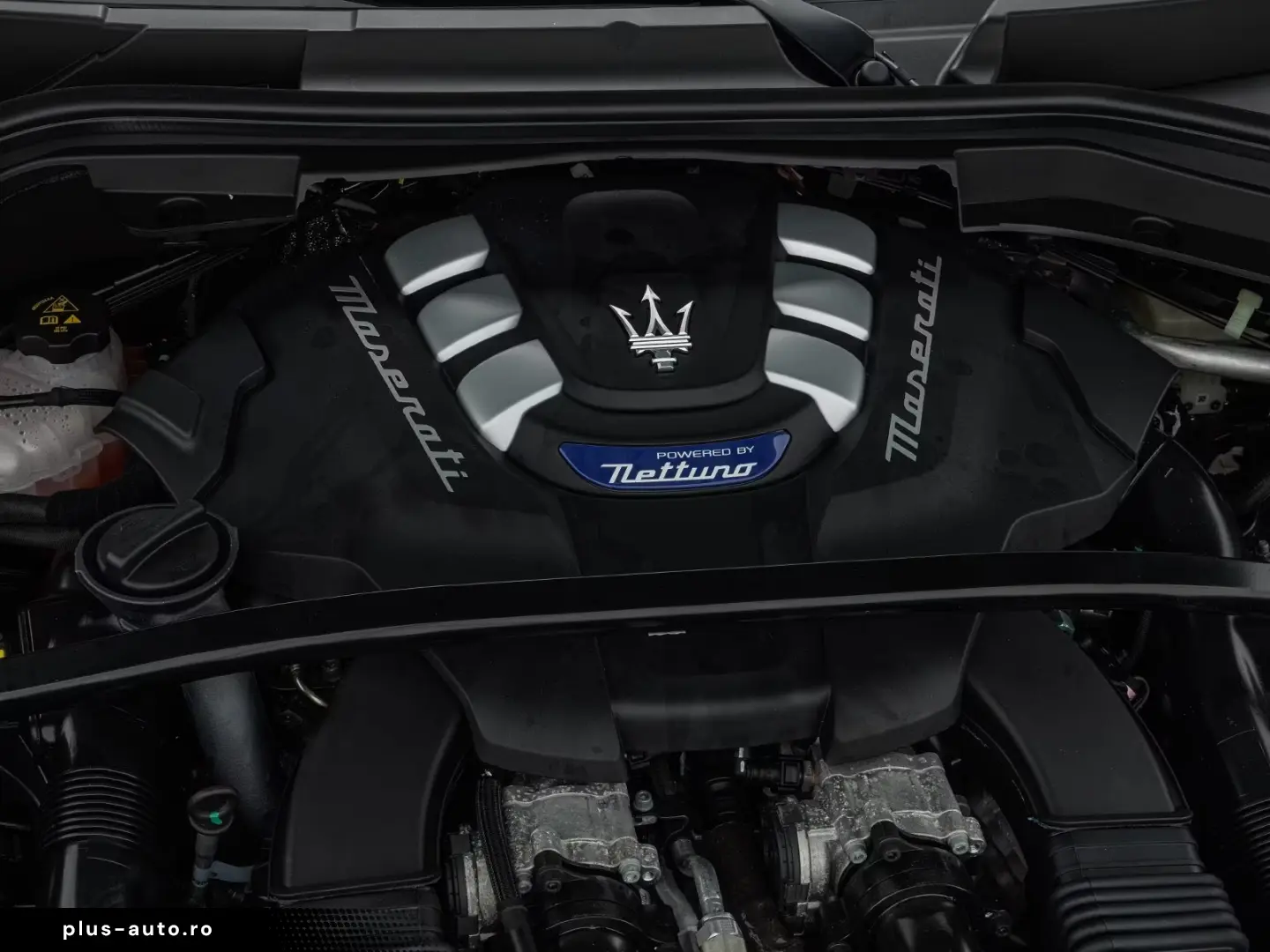 Maserati Grecale Trofeo VERDE ROYALE