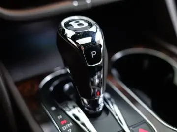 Bentley Bentayga V8 Diesel Burnt Oak Verdant