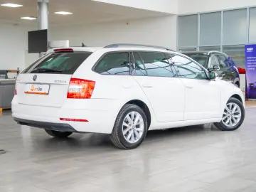 Skoda Octavia 1.6TDI DSG7 Combi  Business