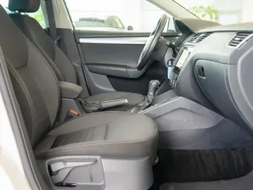 Skoda Octavia 1.6TDI DSG7 Combi  Business