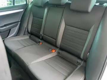 Skoda Octavia 1.6TDI DSG7 Combi  Business