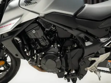 Honda Hornet 750 - 2025