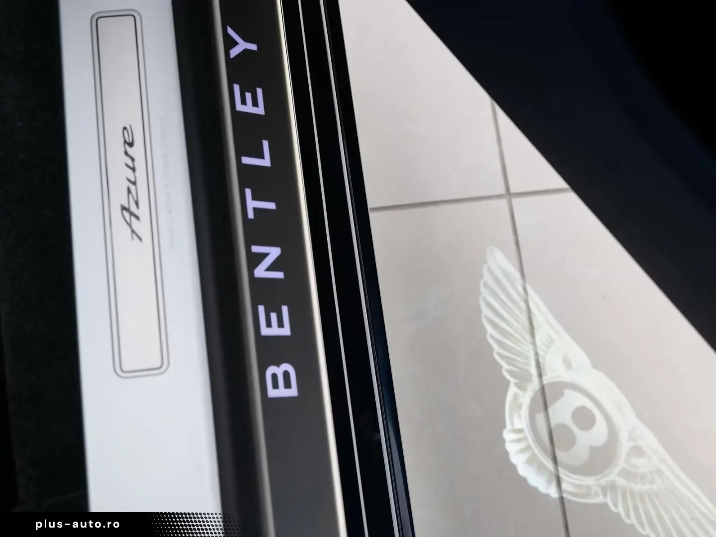 Bentley Flying Spur Azure (MY26) von BENTLEY