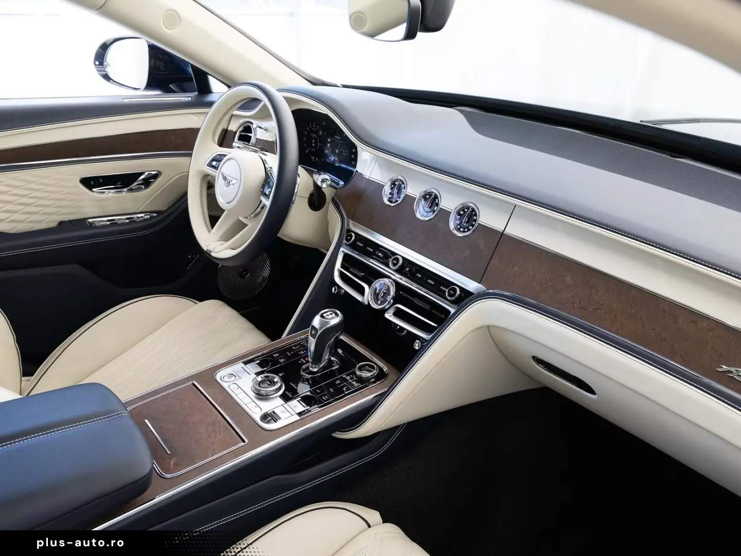 Bentley Flying Spur Azure (MY26) von BENTLEY