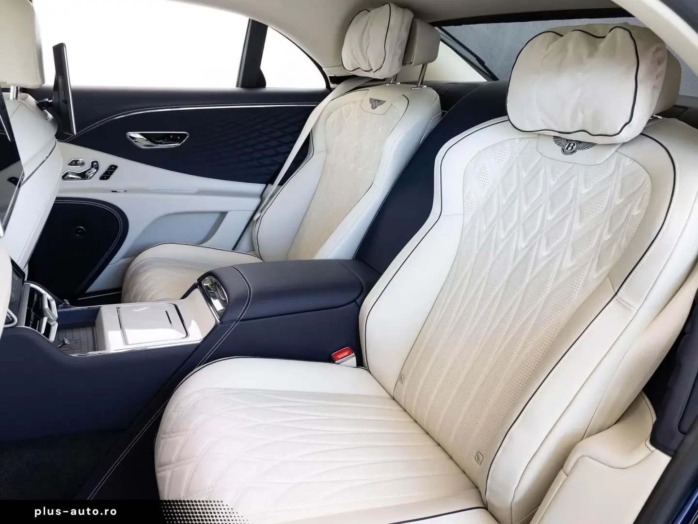 Bentley Flying Spur Azure (MY26) von BENTLEY