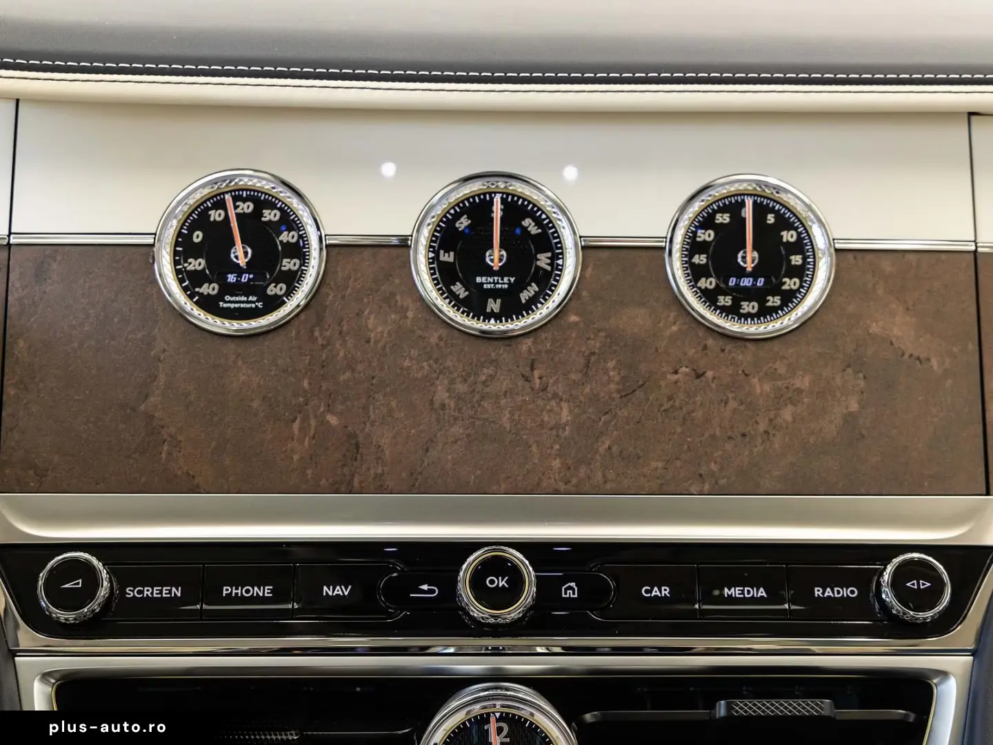 Bentley Flying Spur Azure (MY26) von BENTLEY