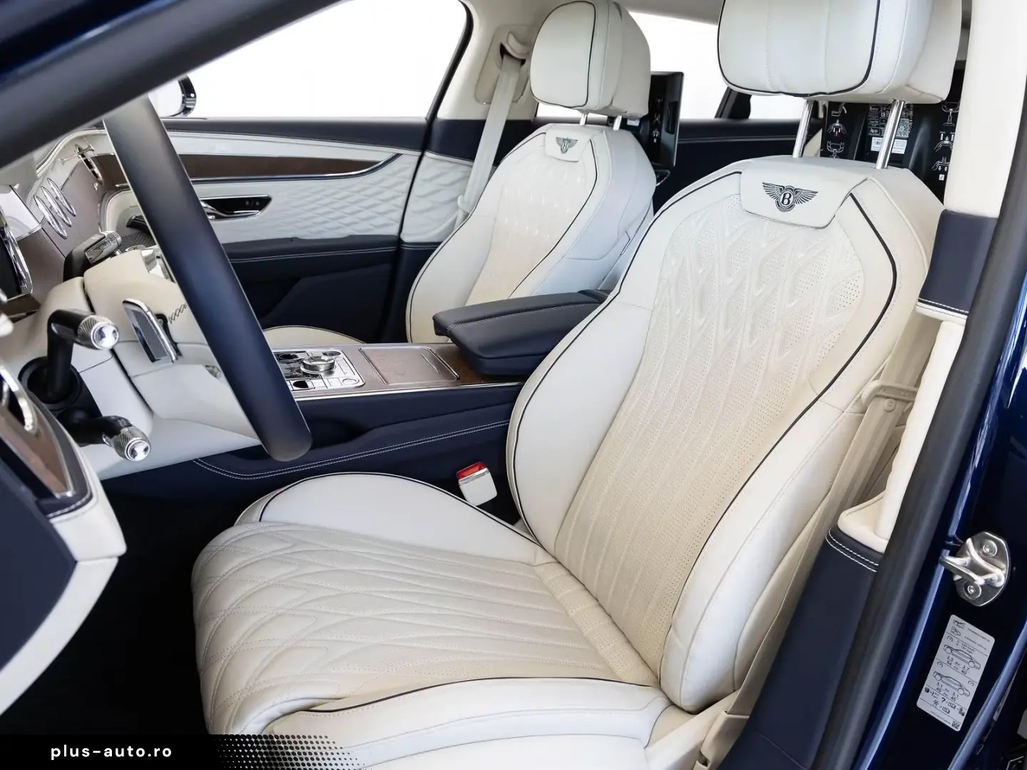 Bentley Flying Spur Azure (MY26) von BENTLEY