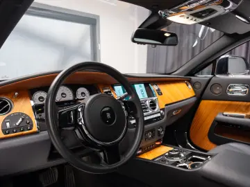Rolls-Royce Wraith    2 Tone   V12   Sunroof   Bespoke
