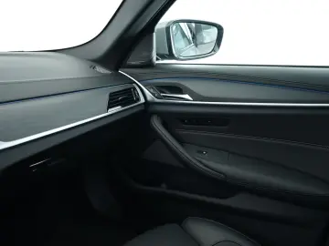 BMW 545e xDrive Limousine (M-Sport Navi HUD H K ACC)