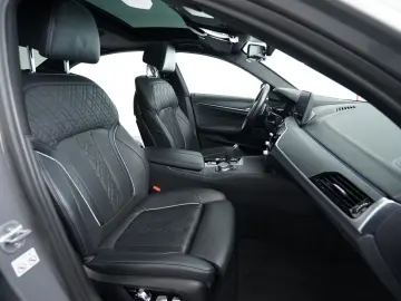 BMW 545e xDrive Limousine (M-Sport Navi HUD H K ACC)
