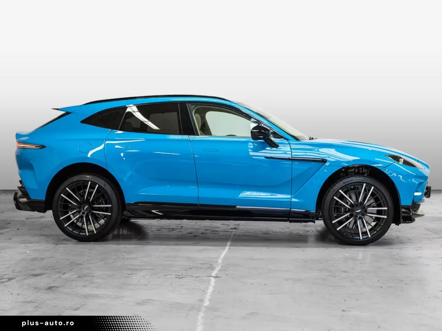 Aston Martin DBX 707 Elwood Blue Sandstorm