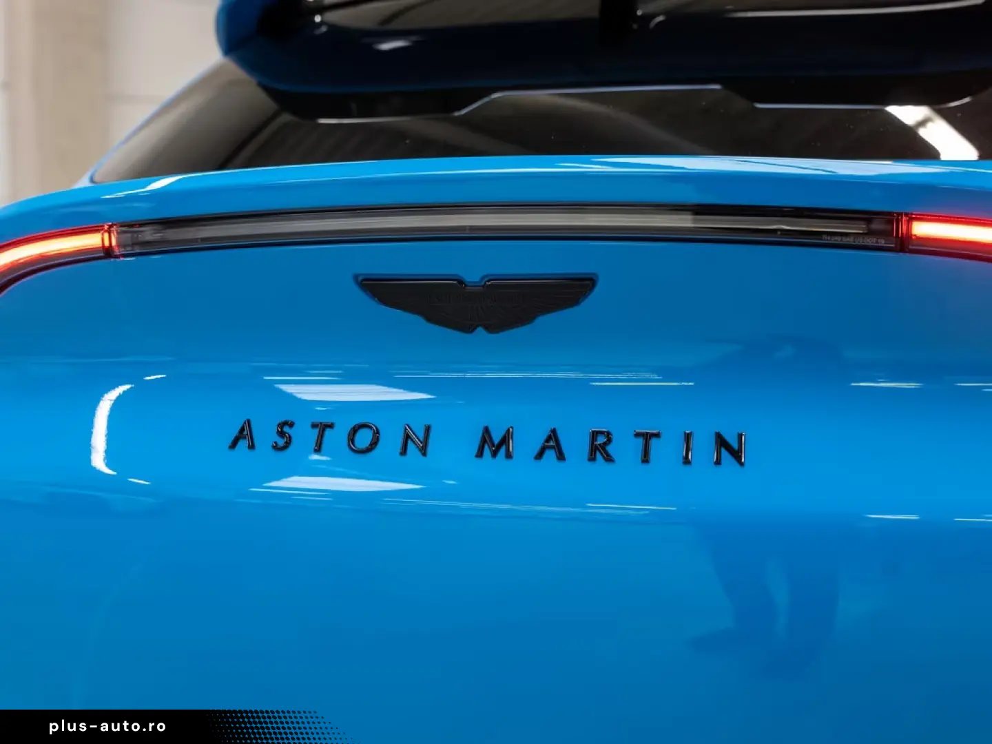 Aston Martin DBX 707 Elwood Blue Sandstorm