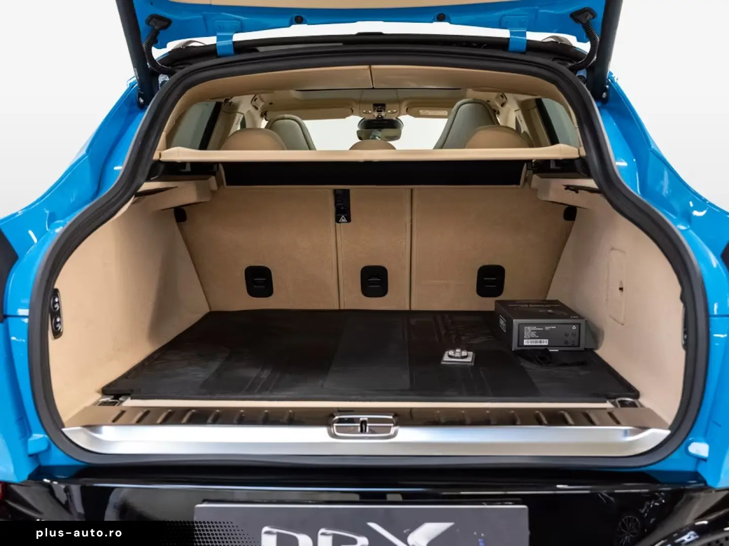 Aston Martin DBX 707 Elwood Blue Sandstorm