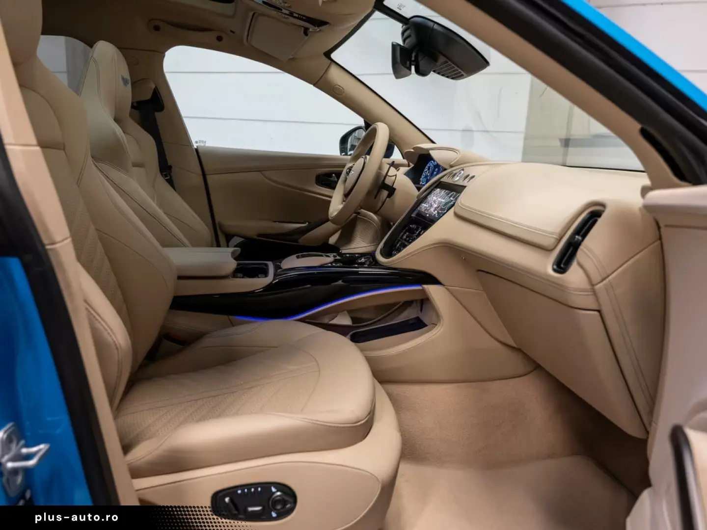 Aston Martin DBX 707 Elwood Blue Sandstorm