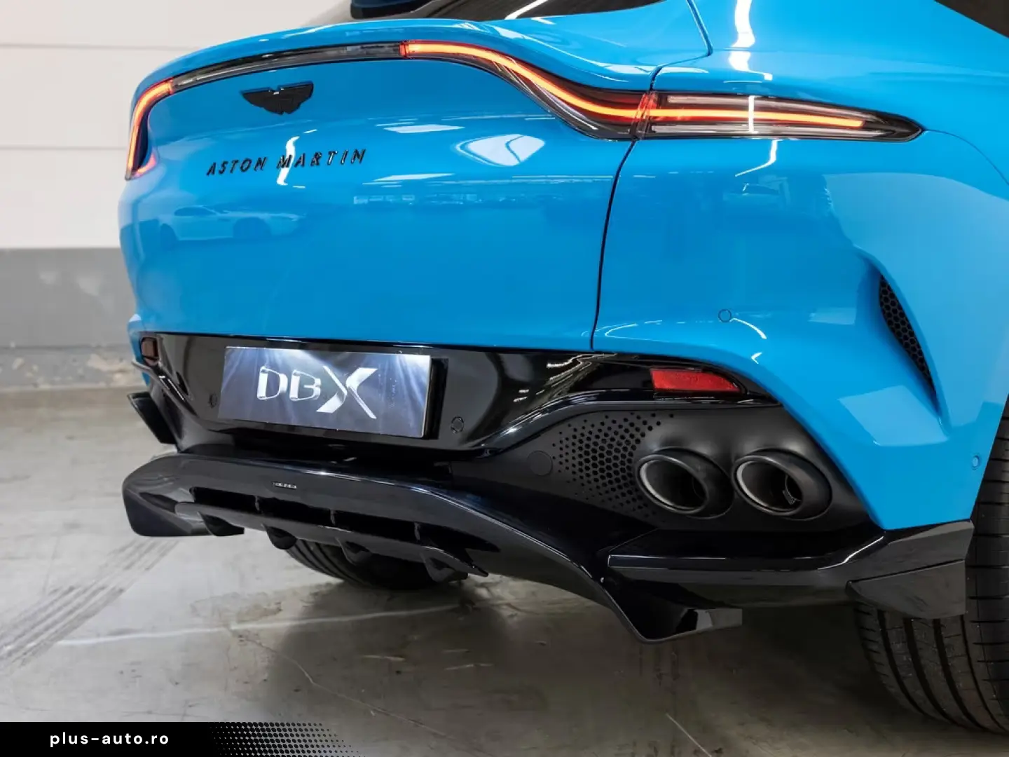 Aston Martin DBX 707 Elwood Blue Sandstorm