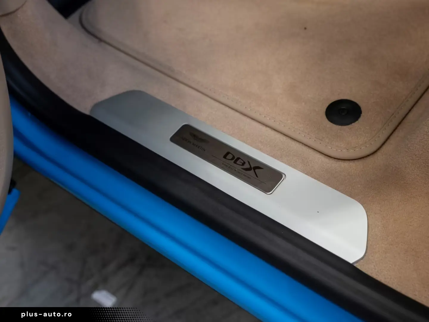 Aston Martin DBX 707 Elwood Blue Sandstorm