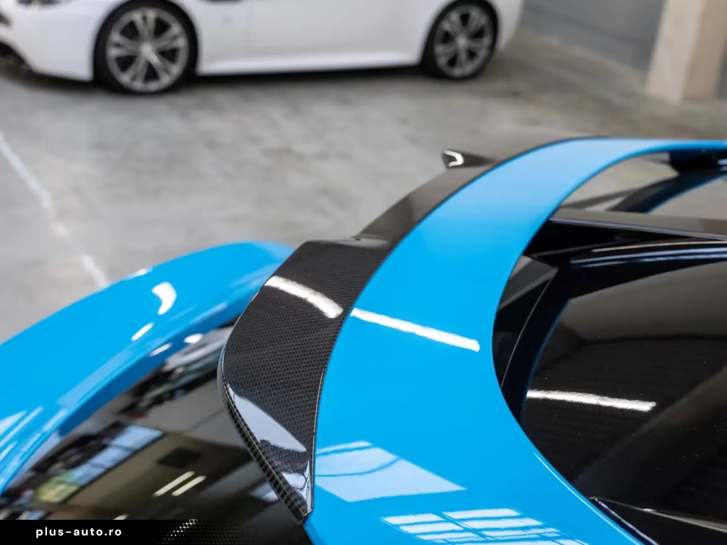 Aston Martin DBX 707 Elwood Blue Sandstorm