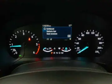 FORD Kuga 2.0 EcoBlue 4x4 Aut. TITANIUM AHK