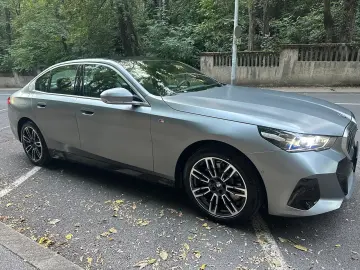 BMW 520d A M Sport Frozen pure gray