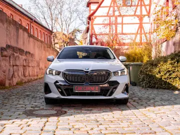 BMW 520d M-SPORTPRO PANO HEADUP KAMRA GLOW H&K