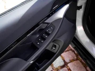 BMW 520d M-SPORTPRO PANO HEADUP KAMRA GLOW H&K