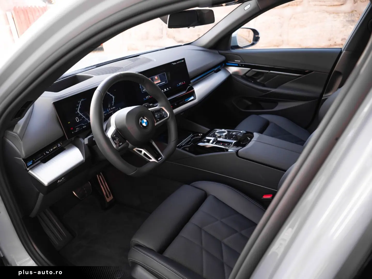 BMW 520d M-SPORTPRO PANO HEADUP KAMRA GLOW H&K