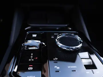 BMW 520d M-SPORTPRO PANO HEADUP KAMRA GLOW H&K