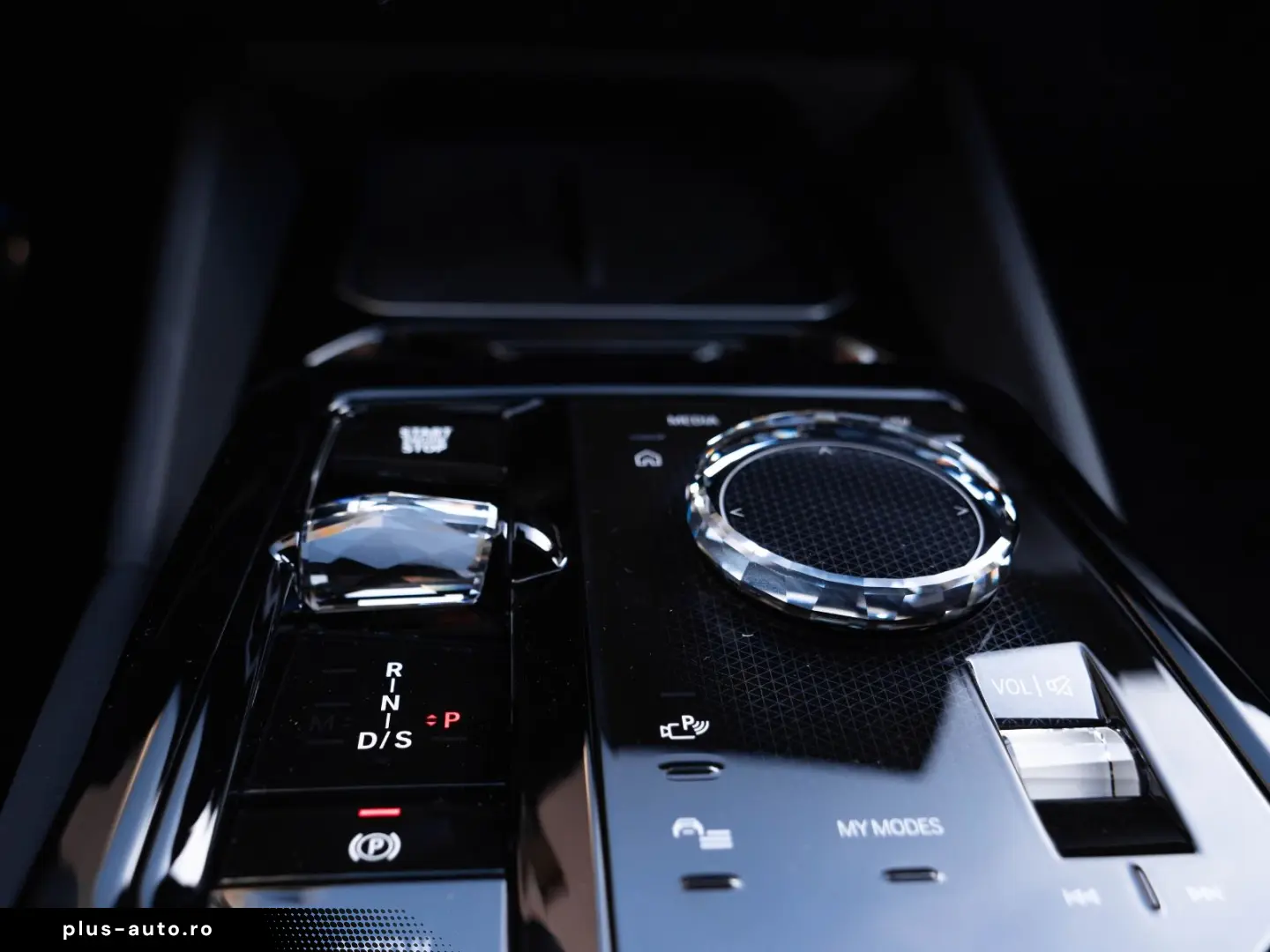 BMW 520d M-SPORTPRO PANO HEADUP KAMRA GLOW H&K