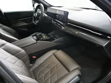 BMW 520d xDrive M-Sport Pro  INNO PANO B&W CARBON