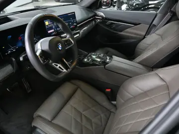 BMW 520d xDrive M-Sport Pro  INNO PANO B&W CARBON