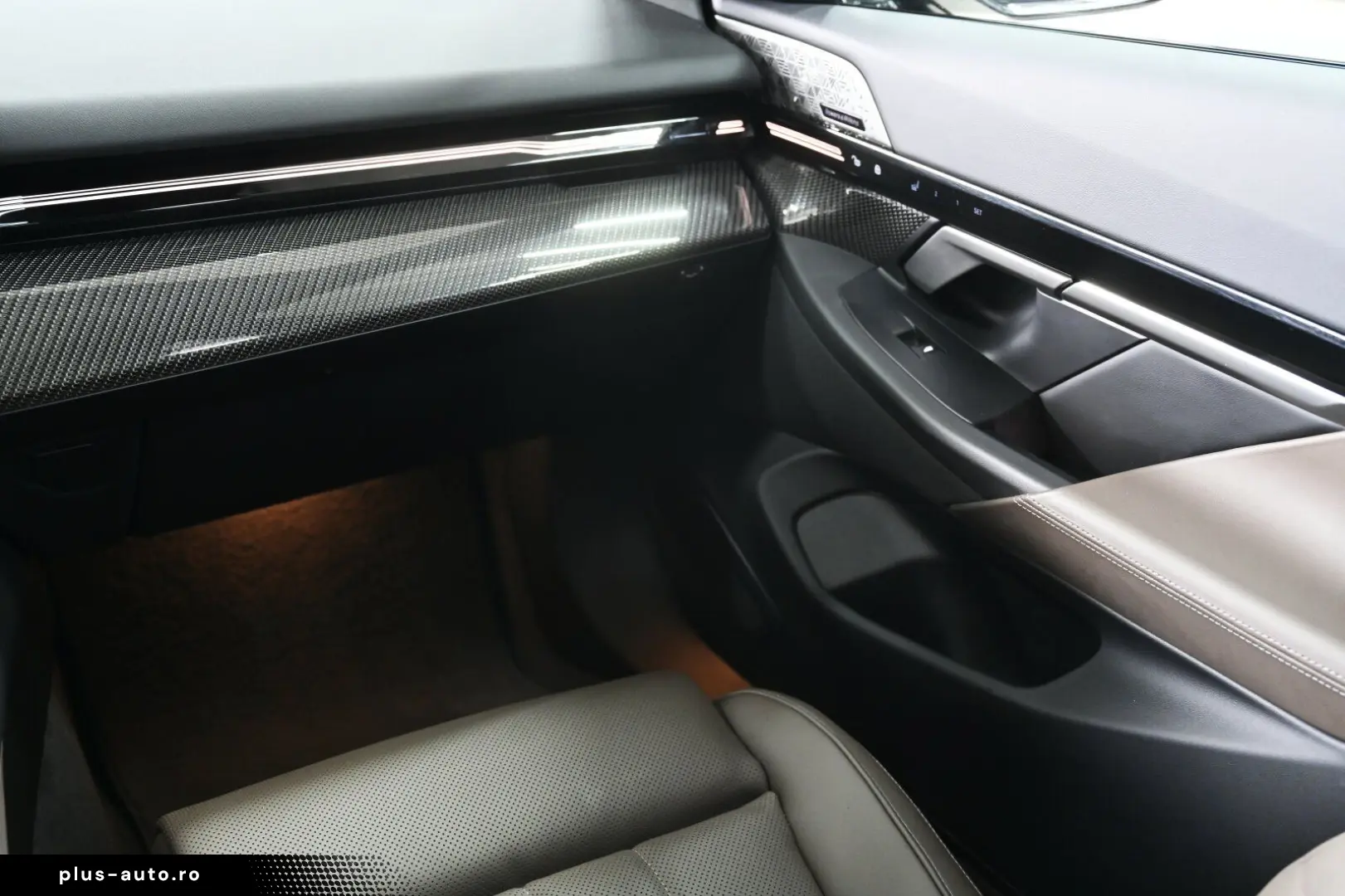 BMW 520d xDrive M-Sport Pro  INNO PANO B&W CARBON