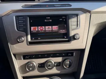 VW PASSAT B8 sedan 2.0 diesel  an 2017  44.500 km