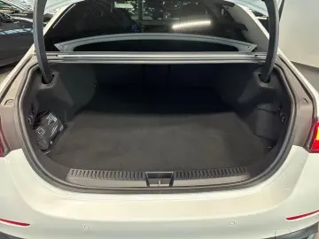 MERCEDES-BENZ E 300 e AMG LED MBUX 360 KAM DISTR AMB&hellip;