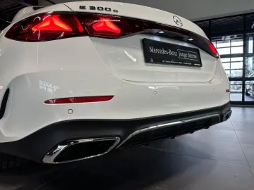 MERCEDES-BENZ E 300 e AMG LED MBUX 360 KAM DISTR AMB&hellip;