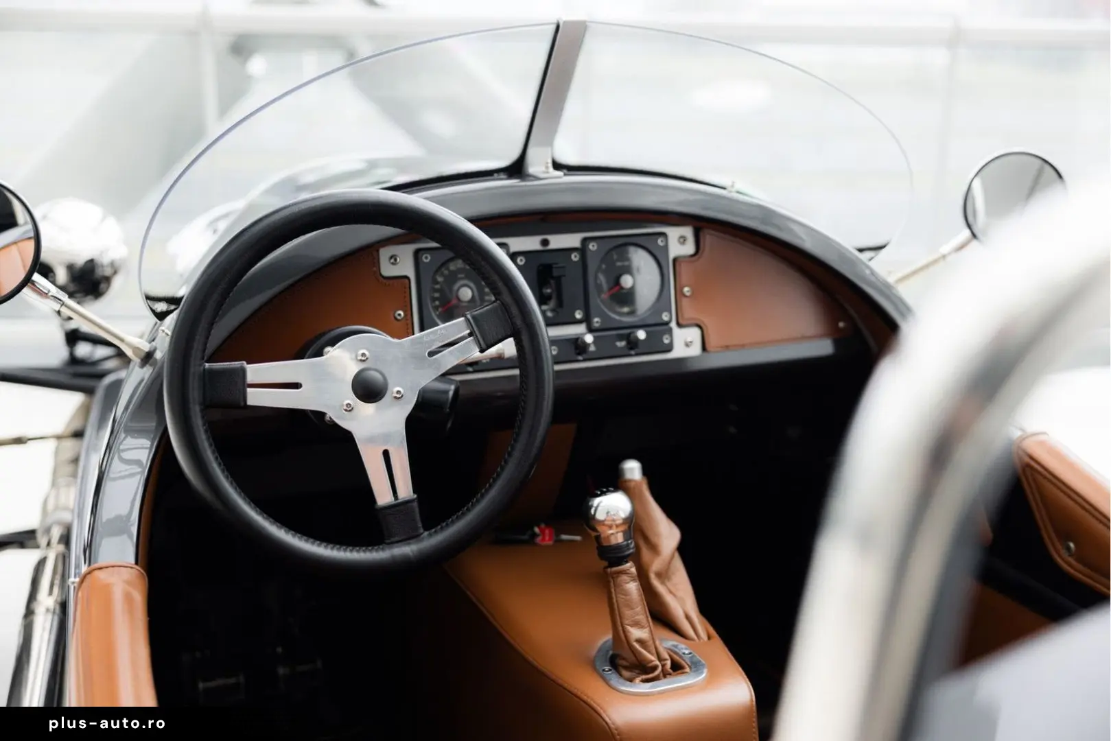 MORGAN 3 Wheeler   NL History   AM Quantom Silver   Man