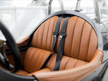 MORGAN 3 Wheeler   NL History   AM Quantom Silver   Man