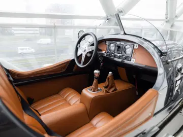 MORGAN 3 Wheeler   NL History   AM Quantom Silver   Man