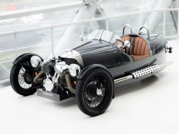 MORGAN 3 Wheeler   NL History   AM Quantom Silver   Man
