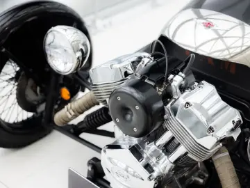 MORGAN 3 Wheeler   NL History   AM Quantom Silver   Man