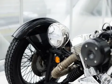 MORGAN 3 Wheeler   NL History   AM Quantom Silver   Man