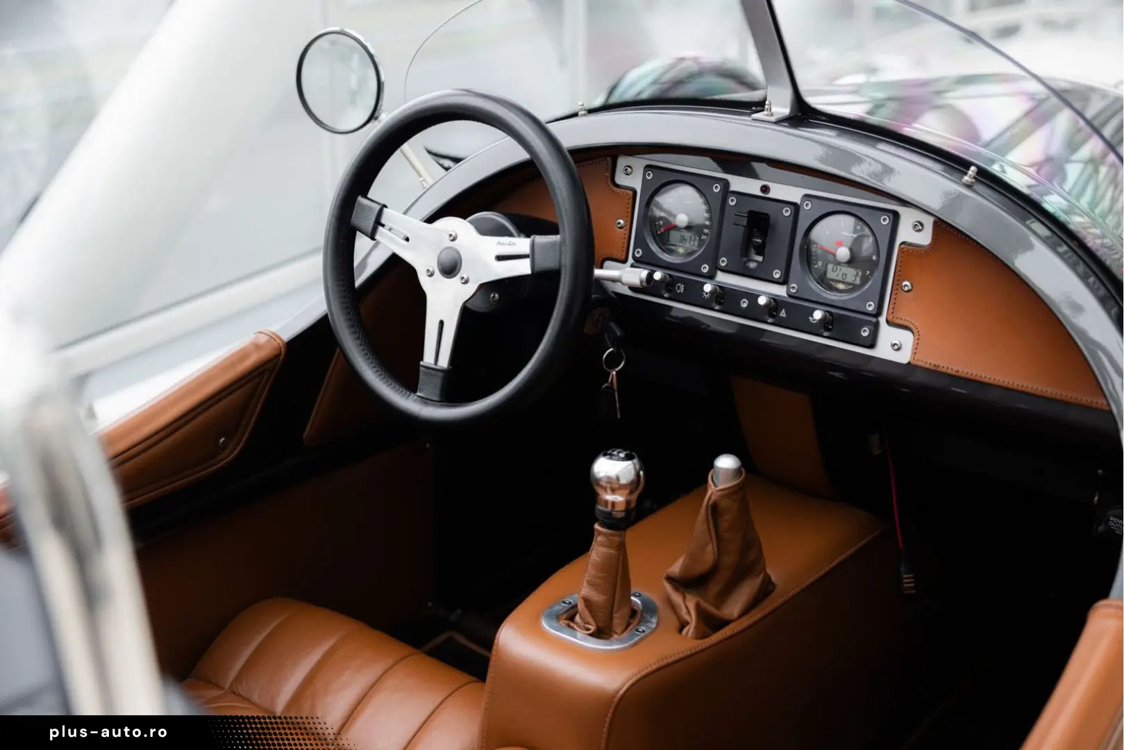 MORGAN 3 Wheeler   NL History   AM Quantom Silver   Man