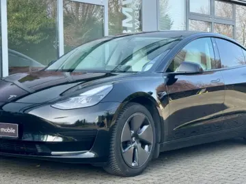 TESLA Model 3 RWD Innen schwarz und weiss VAT