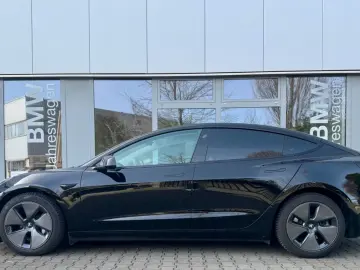 TESLA Model 3 RWD Innen schwarz und weiss VAT