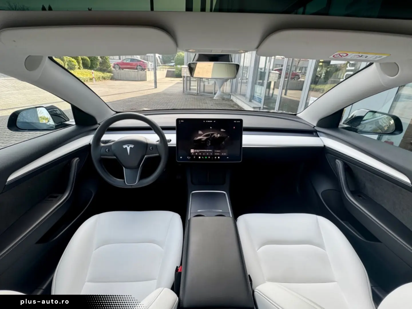 TESLA Model 3 RWD Innen schwarz und weiss VAT