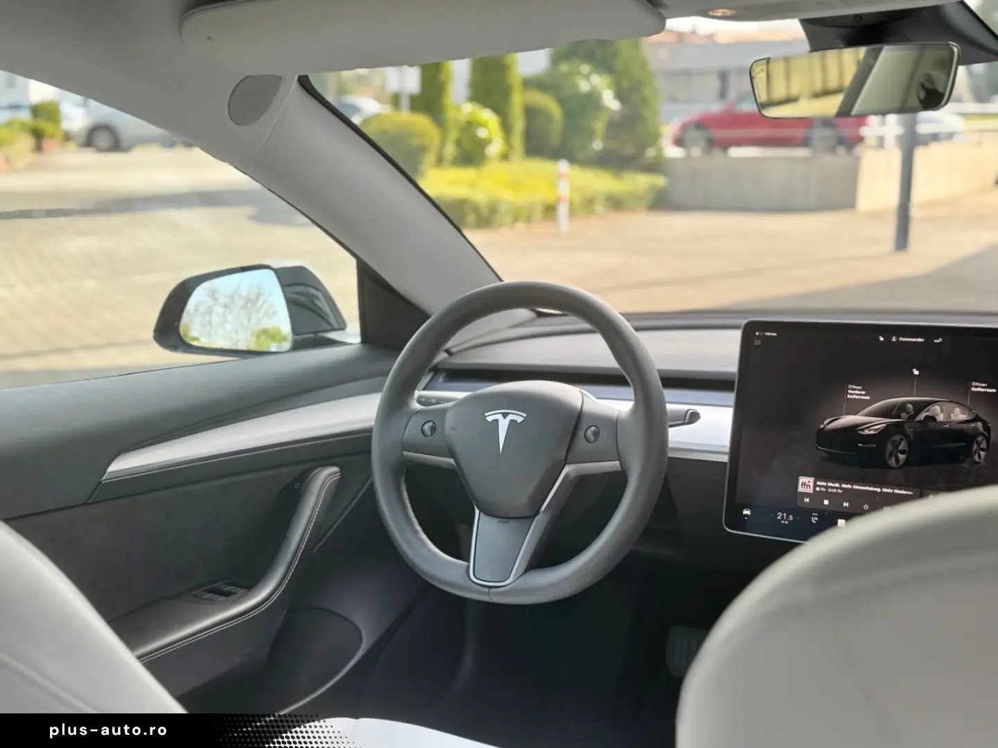 TESLA Model 3 RWD Innen schwarz und weiss VAT