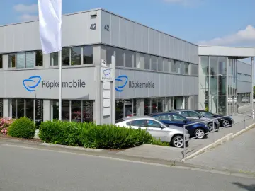 TESLA Model 3 RWD Innen schwarz und weiss VAT