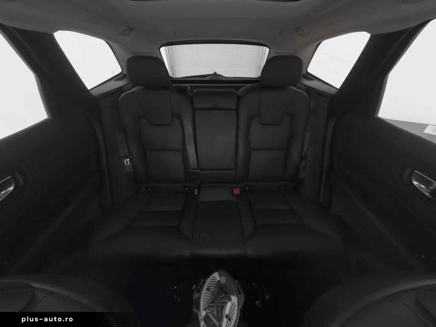 VOLVO XC60 T8 Recharge AWD Plus Dark AHK H&K