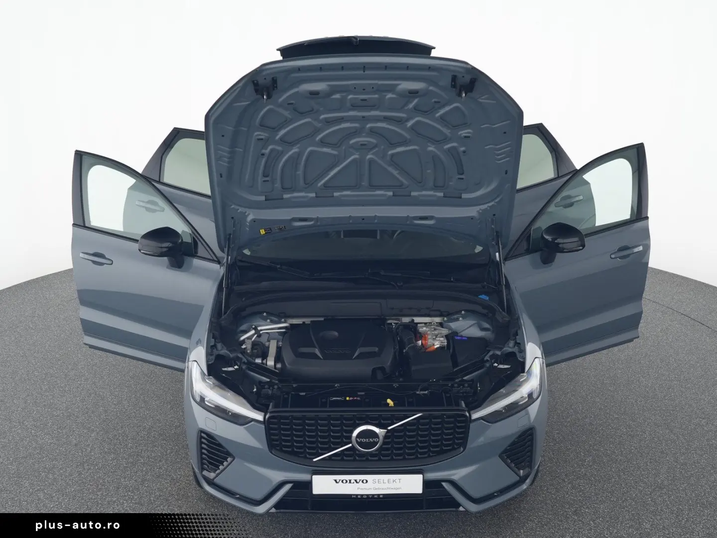 VOLVO XC60 T8 Recharge AWD Plus Dark AHK H&K